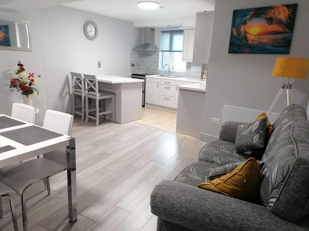 اينيس Oak House Apartment المظهر الخارجي الصورة