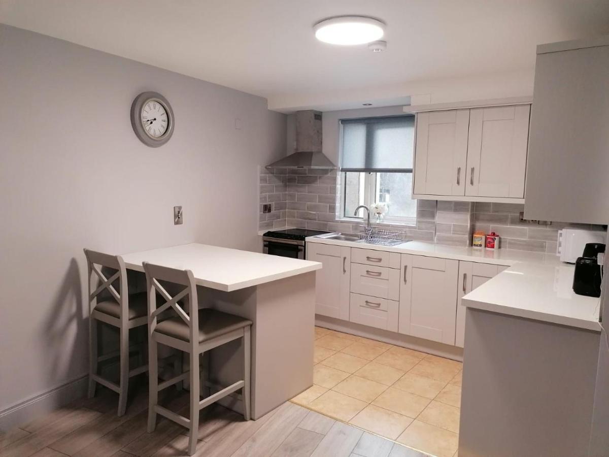 اينيس Oak House Apartment المظهر الخارجي الصورة