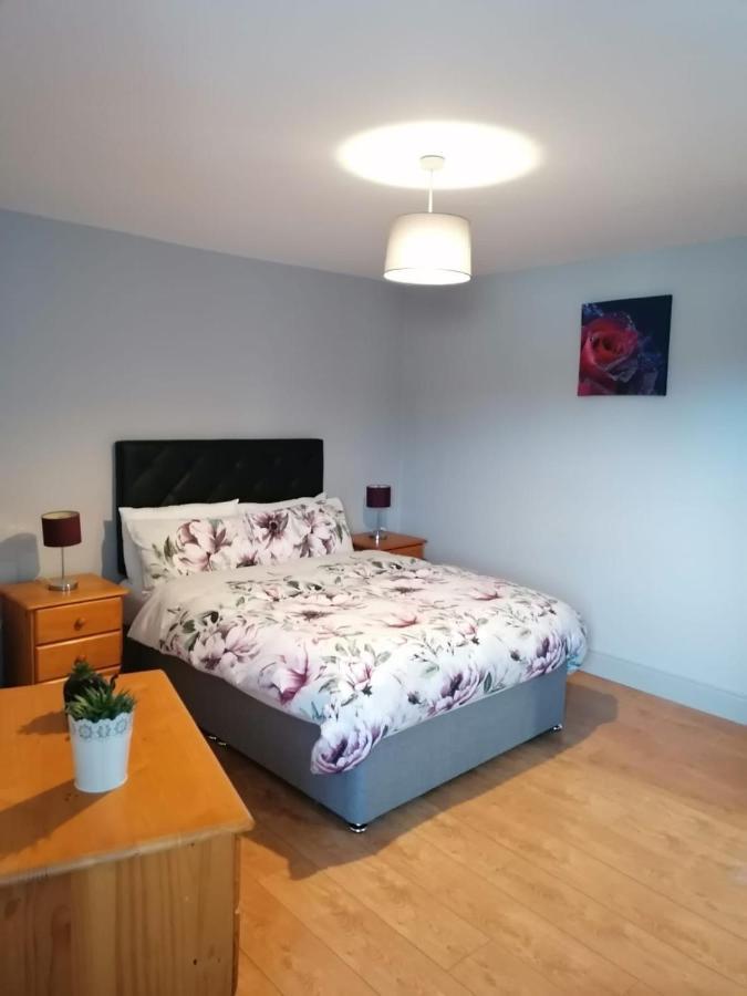 اينيس Oak House Apartment المظهر الخارجي الصورة