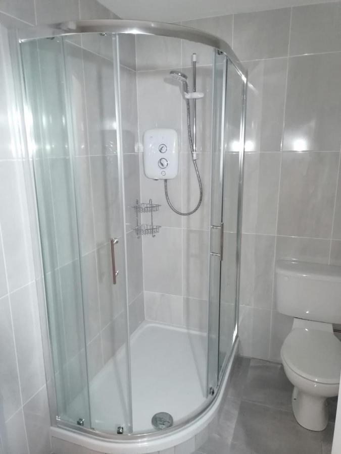 اينيس Oak House Apartment المظهر الخارجي الصورة